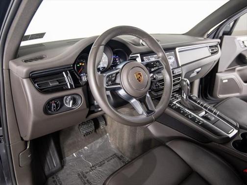 2021 Porsche Macan Base