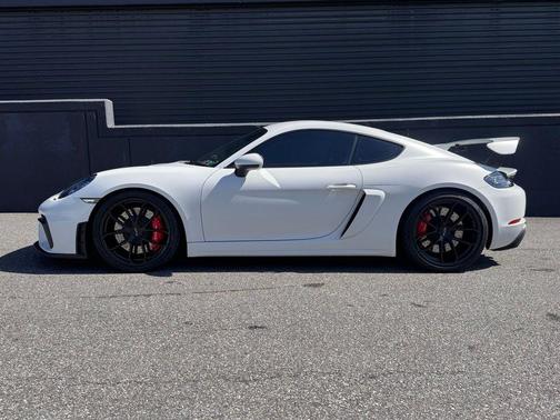Carrara White Metallic 2022 Porsche 718 Cayman GT4