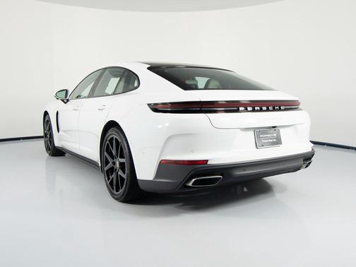 2025 Porsche Panamera 4