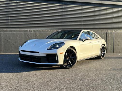 2025 Porsche Panamera 4