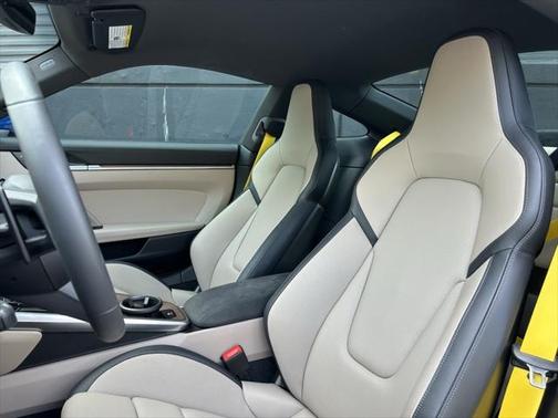 2025 Porsche 911 Carrera