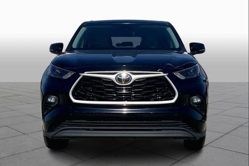 Midnight Black Metallic 2023 Toyota Highlander LE