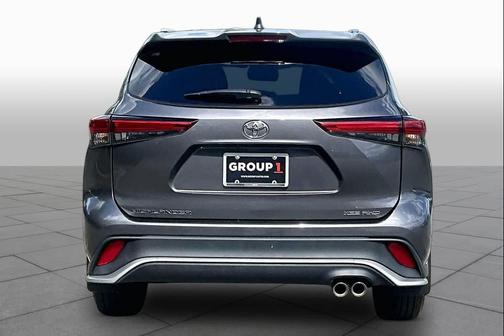 Magnetic Gray Metallic 2023 Toyota Highlander XSE