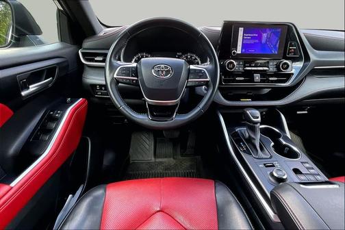 Magnetic Gray Metallic 2023 Toyota Highlander XSE