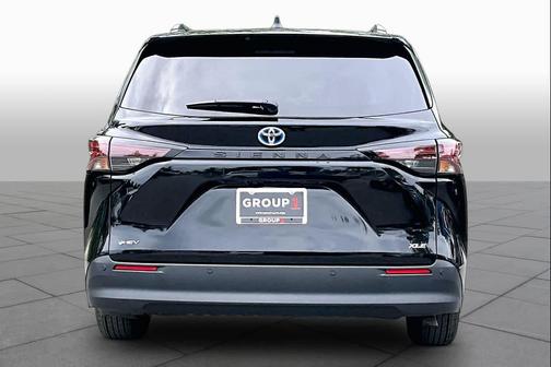 Midnight Black Metallic 2025 Toyota Sienna XLE