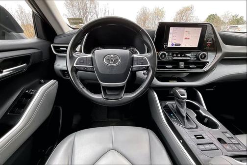 Celestial Silver Metallic 2023 Toyota Highlander XLE