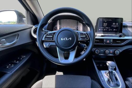 Aurora Black 2024 Kia Forte LXS