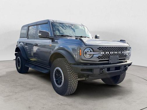 Carbonized Gray Metallic 2024 Ford Bronco Badlands