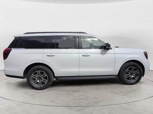 Oxford White 2025 Ford Expedition Active