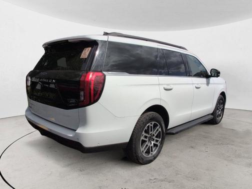 Oxford White 2025 Ford Expedition Active