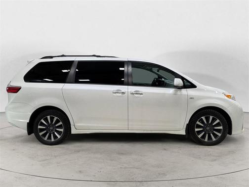 2019 Toyota Sienna XLE Premium