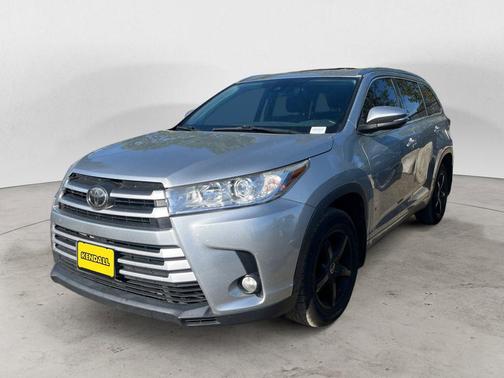 Celestial Silver Metallic 2017 Toyota Highlander XLE