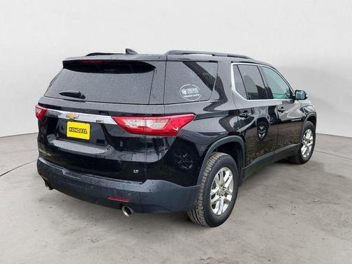 Mosaic Black Metallic 2019 Chevrolet Traverse LT Cloth