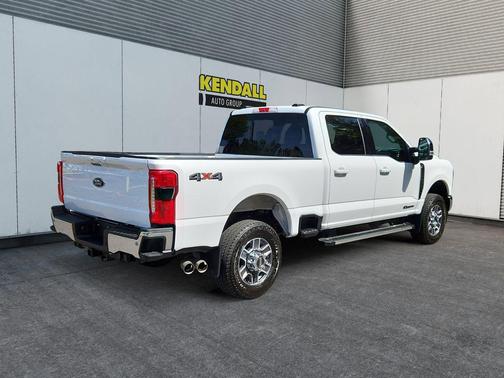 Oxford White 2024 Ford F-350 Lariat