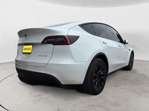 Pearl White Multi-Coat 2022 Tesla Model Y Long Range Dual Motor All-Wheel Drive