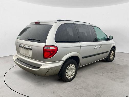 2005 Chrysler Town & Country Base