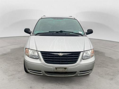 2005 Chrysler Town & Country Base