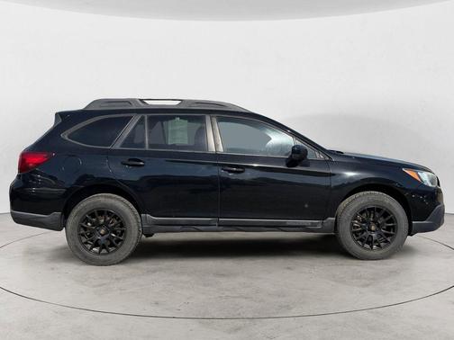 Crystal Black Silica 2017 Subaru Outback 2.5i Premium