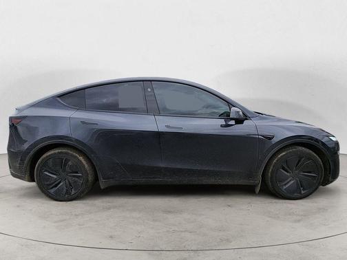 2026 Tesla Model Y Standard Rear-Wheel Drive