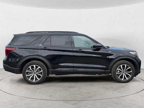 Black 2023 Ford Explorer ST-Line