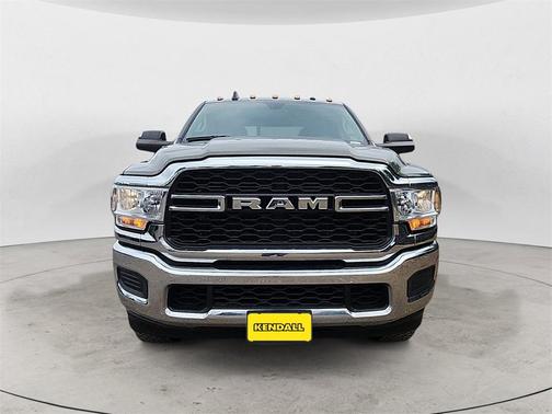 2020 RAM 2500 Tradesman Crew Cab 4X4 6'4' Box
