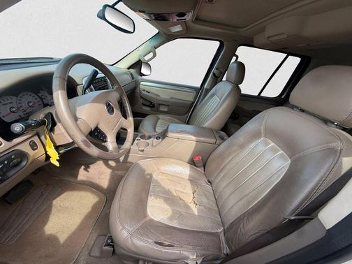 Mineral Gray Clearcoat Metallic 2004 Mercury Mountaineer Convenience