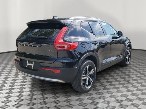 2025 Volvo XC40 B5 Core Bright Theme