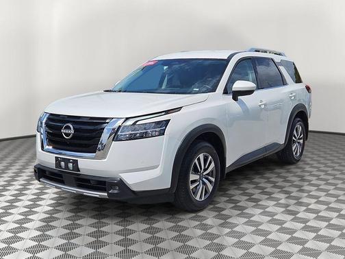 2022 Nissan Pathfinder SL