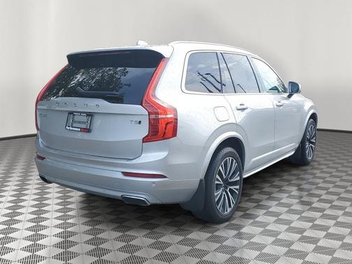 2021 Volvo XC90 T5 Momentum 7 Passenger