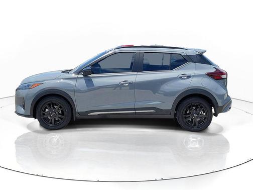 Boulder Gray Metallic 2024 Nissan Kicks SR