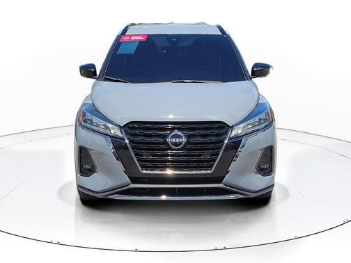 Boulder Gray Metallic 2024 Nissan Kicks SR