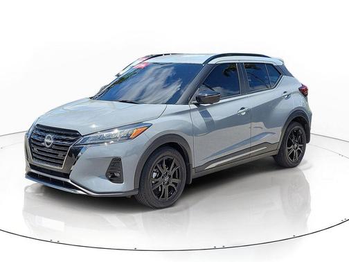 Boulder Gray Metallic 2024 Nissan Kicks SR