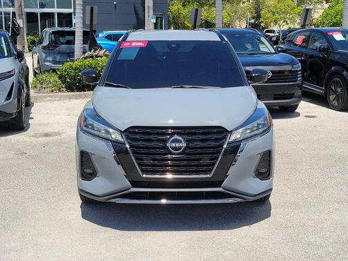 Boulder Gray Metallic 2024 Nissan Kicks SR