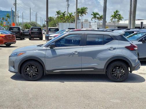Boulder Gray Metallic 2024 Nissan Kicks SR