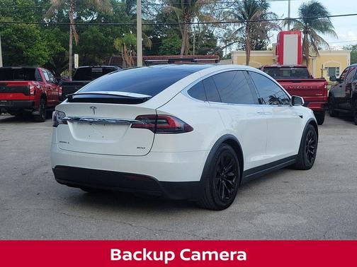 White 2017 Tesla Model X 90D