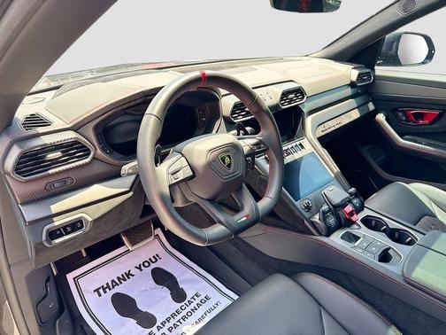 2024 Lamborghini Urus Performante