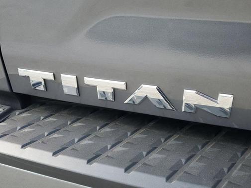 2023 Nissan Titan SV
