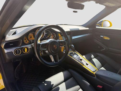 2017 Porsche 911 Carrera