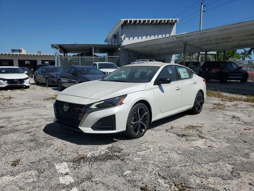 2025 Nissan Altima SR