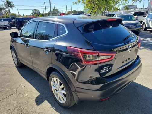 2022 Nissan Rogue Sport S