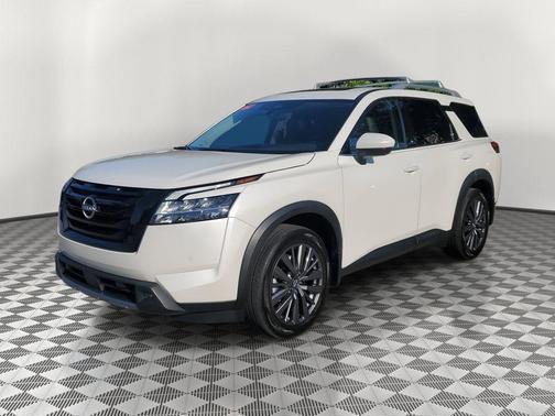 2024 Nissan Pathfinder SL