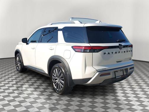 2024 Nissan Pathfinder SL