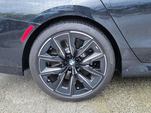 Black Sapphire Metallic 2025 BMW 760 760i xDrive