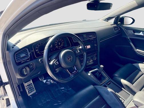 2019 Volkswagen Golf R 2.0T w/DCC & Navigation