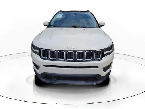 White Clearcoat 2018 Jeep Compass Latitude