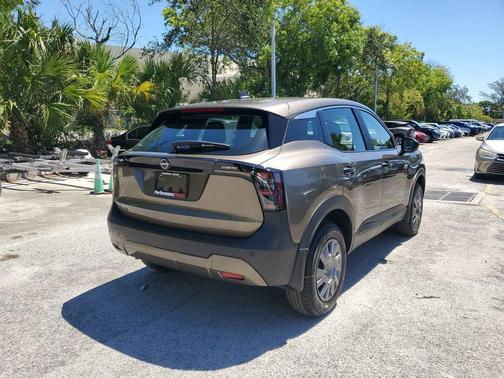 2025 Nissan Kicks S