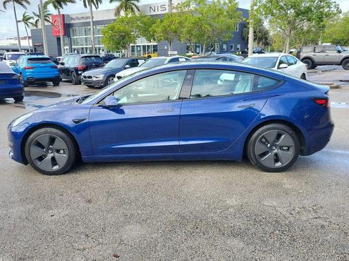 Blue 2022 Tesla Model 3 Long Range