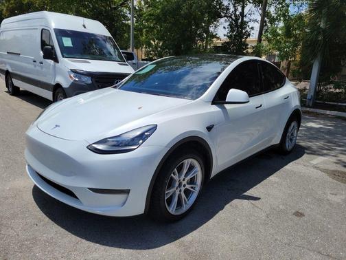 White 2023 Tesla Model Y Long Range