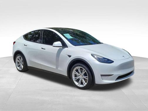 White 2023 Tesla Model Y Long Range