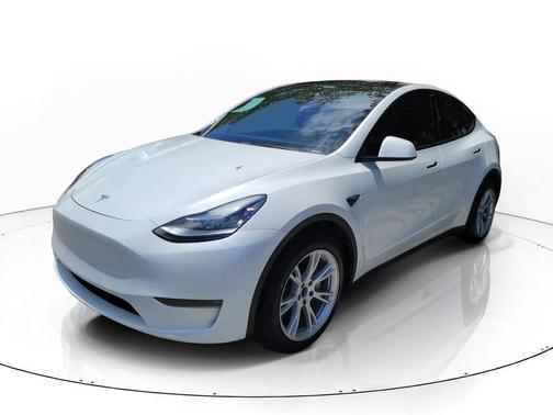 White 2023 Tesla Model Y Long Range
